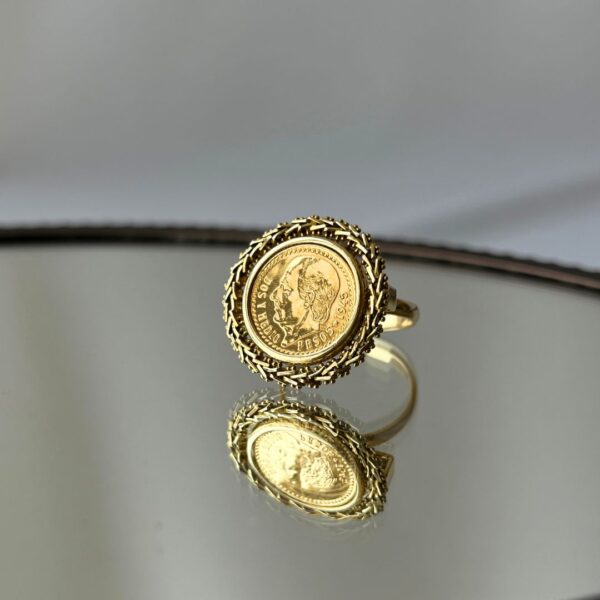 Anillo moneda 5 Pesos Oro Nacional 21k, bisel 14k - Image 2